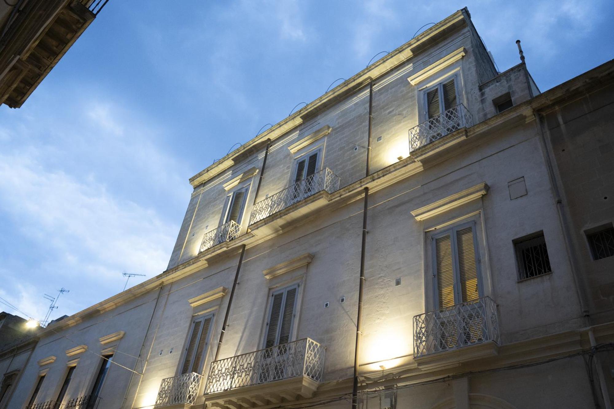 Palazzo Cavour Bed & Breakfast Lecce Bagian luar foto